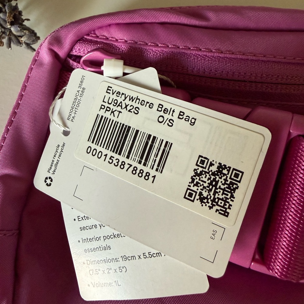 lululemon BNWT everywhere belt bag magenta pink - Picture 5 of 5